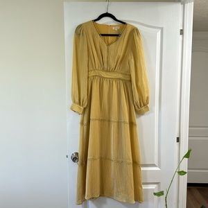 Beautiful midi yellow dress.